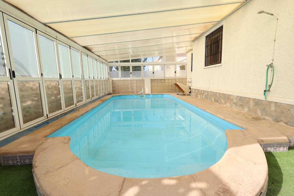 FRISTÅENDE VILLA I TORREVIEJA, SAN LUIS URBANISERING, MED PRIVAT POOL OCH NÄRA LAS SALINAS