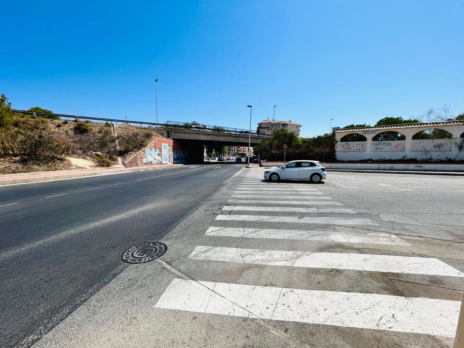 HUS I TORREVIEJA MED STOR POTENTIAL ATT FÄRDIGSTÄLLA OCH IDEALISKT LÄGE