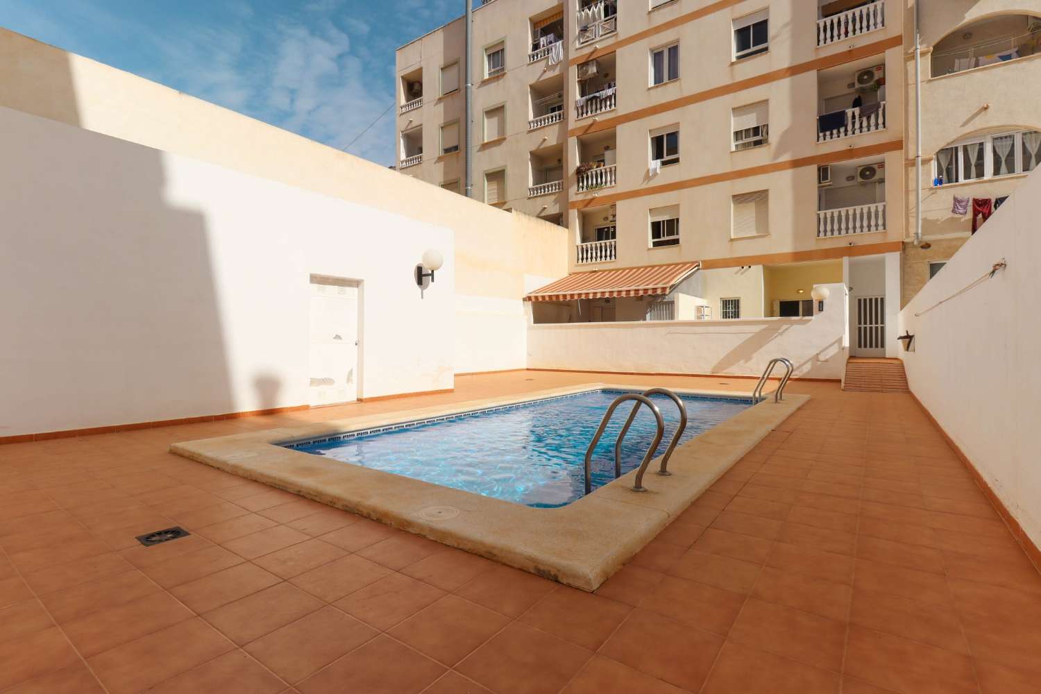 STUDIO IN THE CENTER OF TORREVIEJA WITH TERRACE AND POOL VIEWS