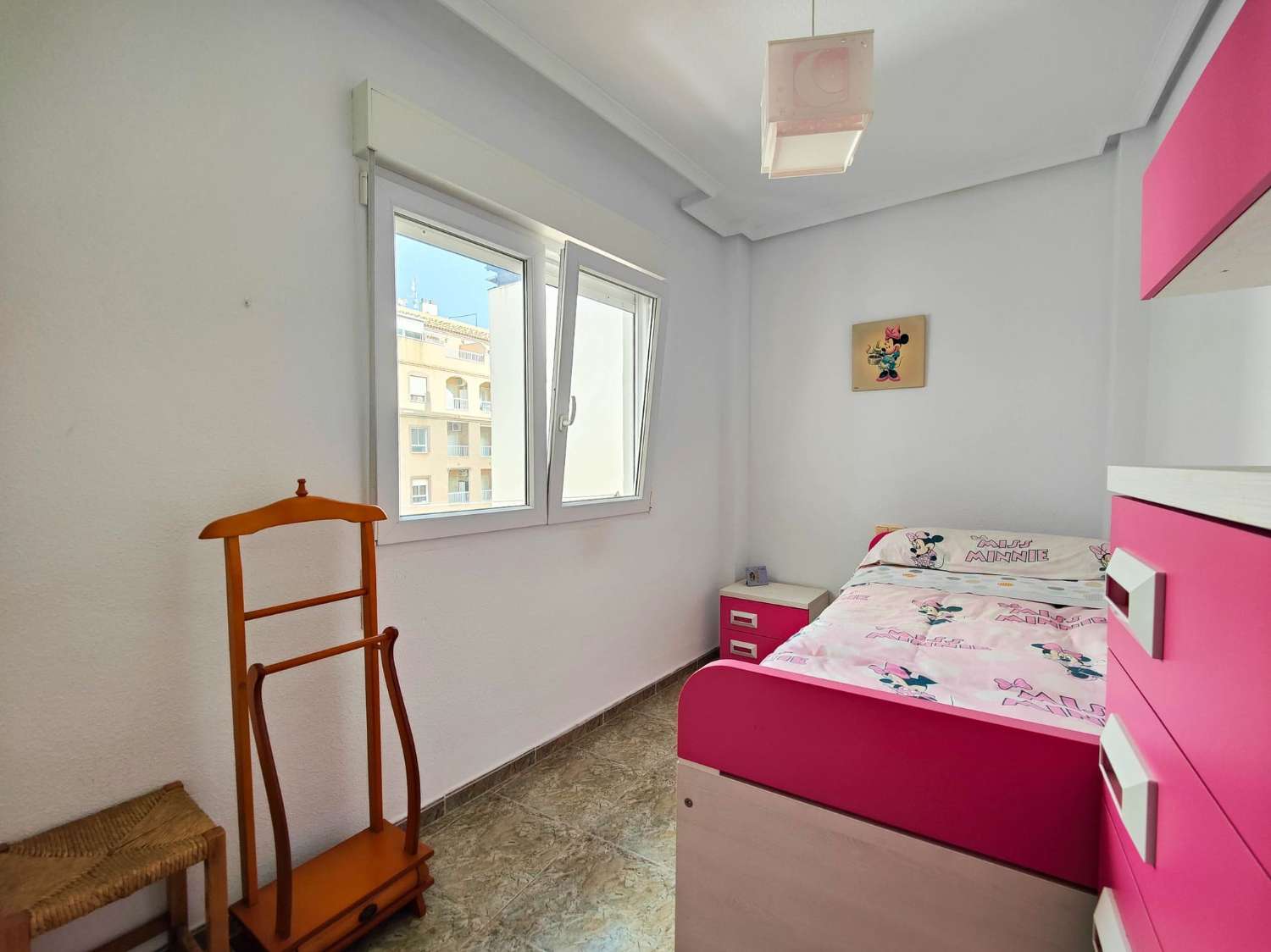 APARTMENT FOR SALE IN TORREVIEJA – 3 BEDROOMS STEPS FROM THE BEACH AND THE CENTER