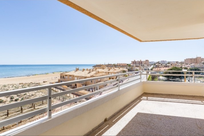 DREAM HOME WITH TERRACE AND SEA VIEWS IN A PRIVILEGED LOCATION