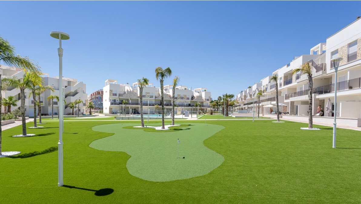 ÁTICO DE LUJO CON SOLÁRIUM, VISTAS AL LAGO, PLAZA DE GARAJE Y EXCELENTES COMODIDADES