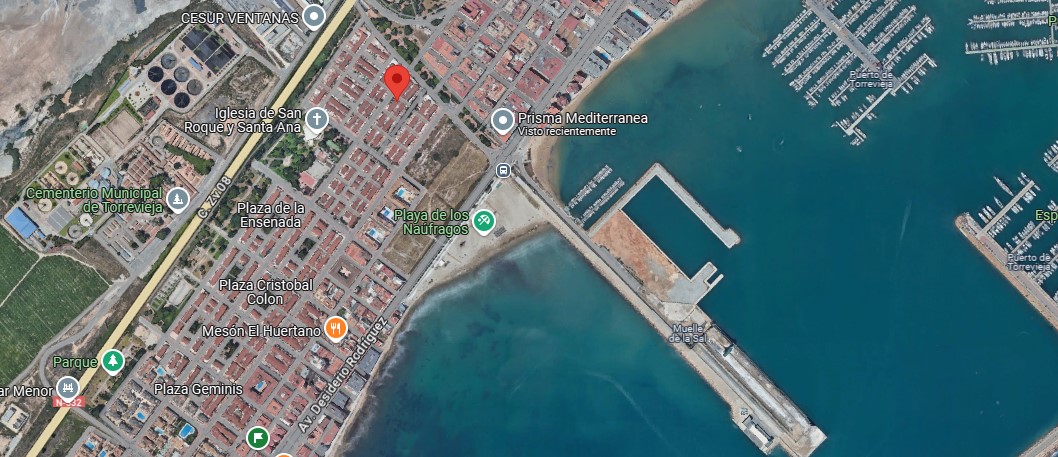 ADOSADO REFORMADO A 200 METROS DE LA PLAYA DE LOS NÁUFRAGOS EN TORREVIEJA