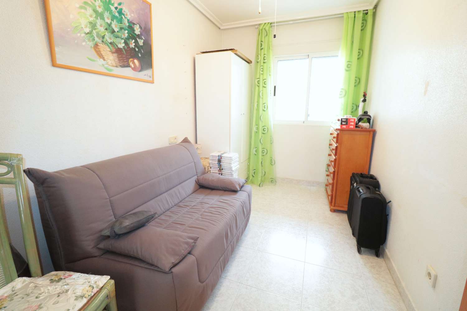 APARTAMENTO EN TORREVIEJA A 100 METROS DE LA PLAYA CON TERRAZA, GARAJE Y TRASTERO OPCIONAL