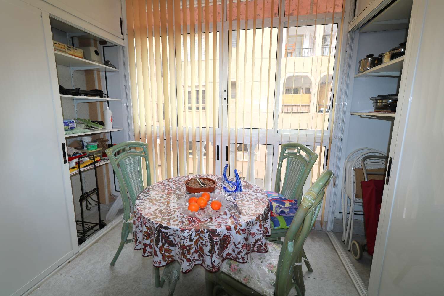 APARTAMENTO EN TORREVIEJA A 100 METROS DE LA PLAYA CON TERRAZA, GARAJE Y TRASTERO OPCIONAL