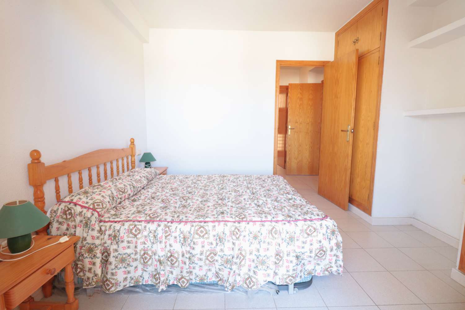 APARTAMENTO EN MAR AZUL, TORREVIEJA: A 150 METROS DE LA PLAYA CON VISTAS AL MAR Y TERRAZA