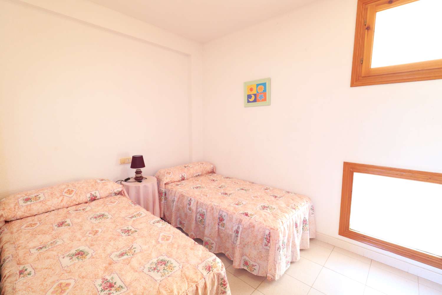 APARTAMENTO EN MAR AZUL, TORREVIEJA: A 150 METROS DE LA PLAYA CON VISTAS AL MAR Y TERRAZA