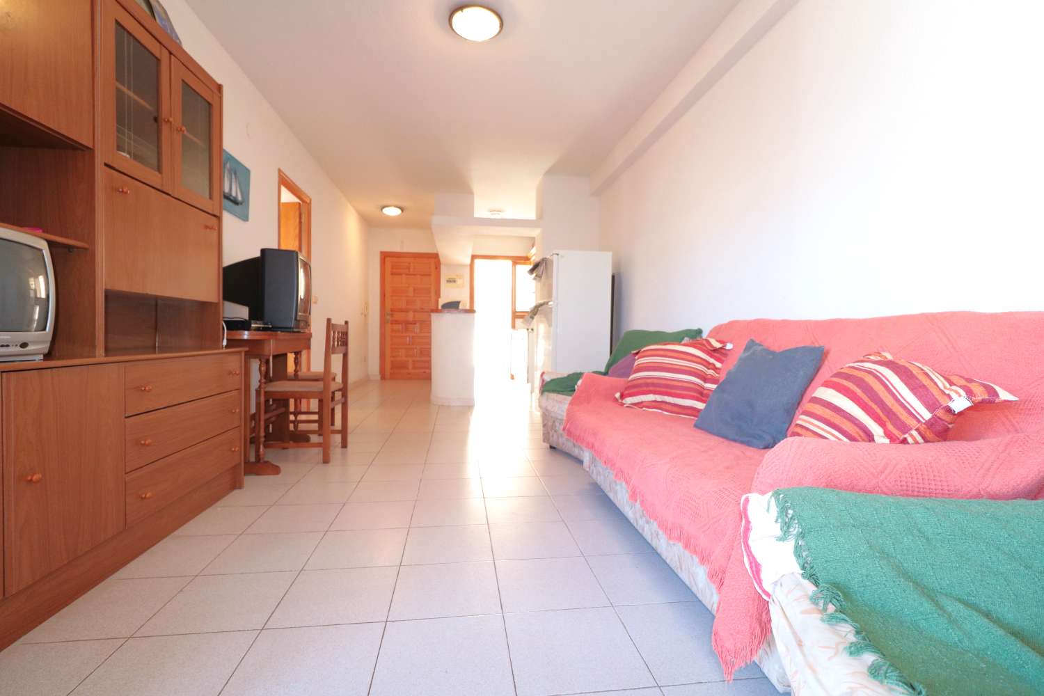 APARTAMENTO EN MAR AZUL, TORREVIEJA: A 150 METROS DE LA PLAYA CON VISTAS AL MAR Y TERRAZA