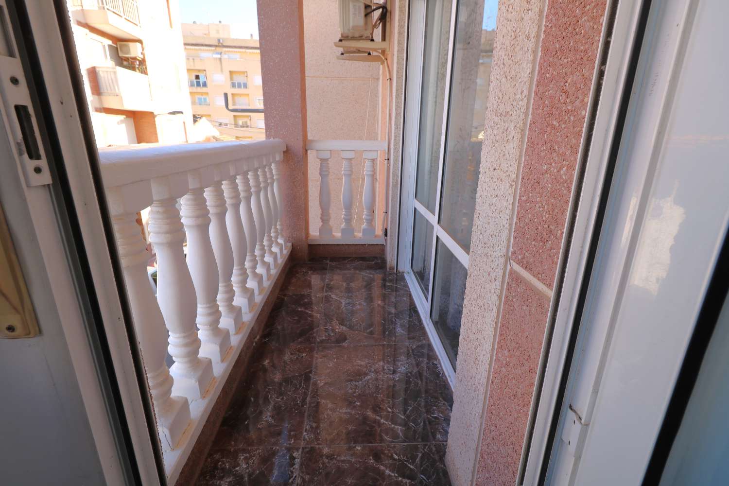 RENOVATED APARTMENT IN THE CENTER OF TORREVIEJA WITH 4 BEDROOMS AND TERRACE