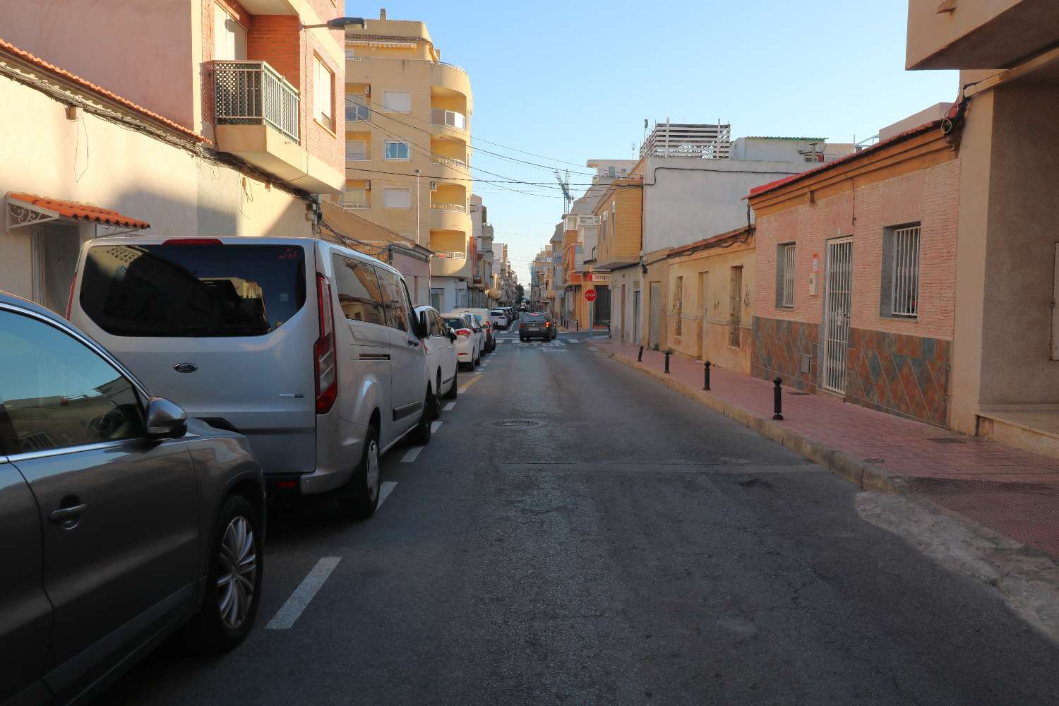 RENOVATED APARTMENT IN THE CENTER OF TORREVIEJA WITH 4 BEDROOMS AND TERRACE