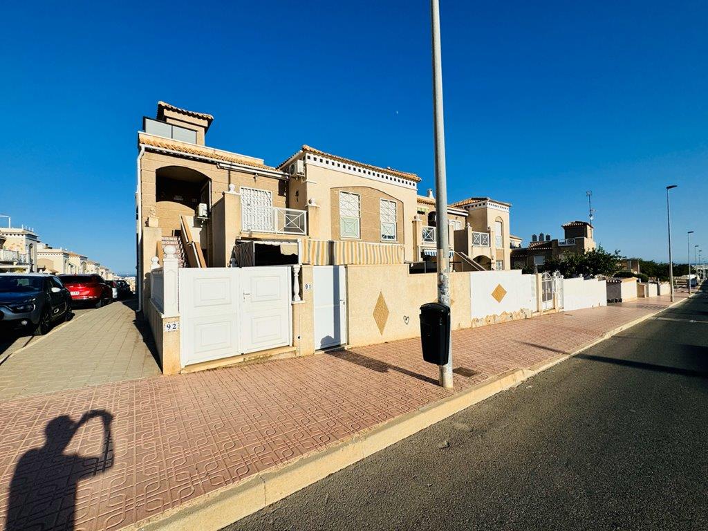 HYGGELIG BUNGALOW I ALTOS DE LA BAHIA 600 METER FRA HAVET