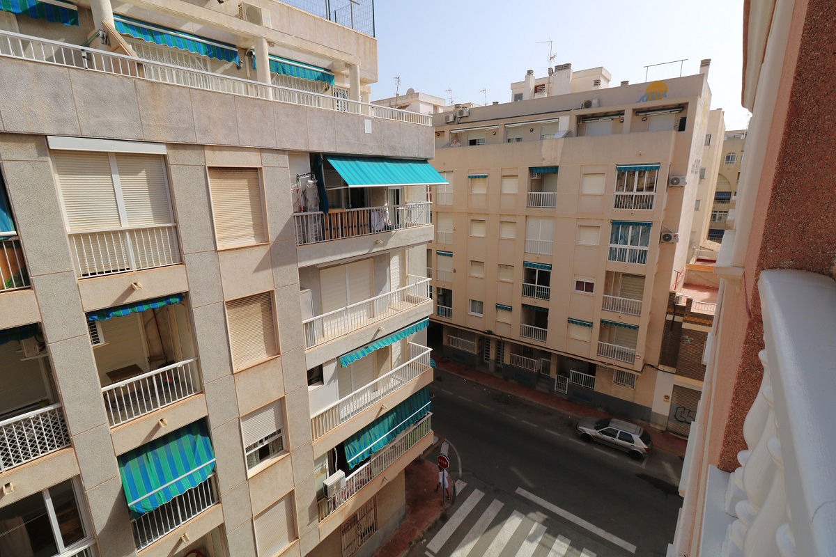 LEILIGHET I TORREVIEJA 150 METER FRA STRANDEN MED TERRASSE OG VALGFRI GARASJE