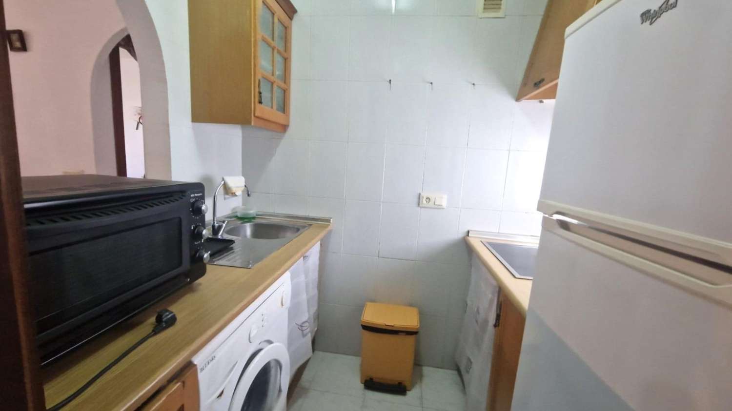 APARTMÁN V BLÍZKOSTI PLÁŽE LA MATA V REZIDENČNÍM KOMPLEXU S BAZÉNEM A ZELENÝMI PLOCHAMI