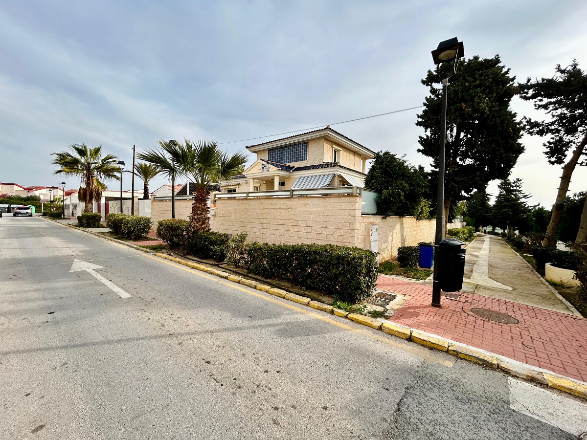 SPECTACULAIRE VILLA DE LUXE PRÈS DE LA MER À LA MATA : EXCLUSIVITÉ, CONFORT ET ÉLÉGANCE MÉDITERRANÉENNE