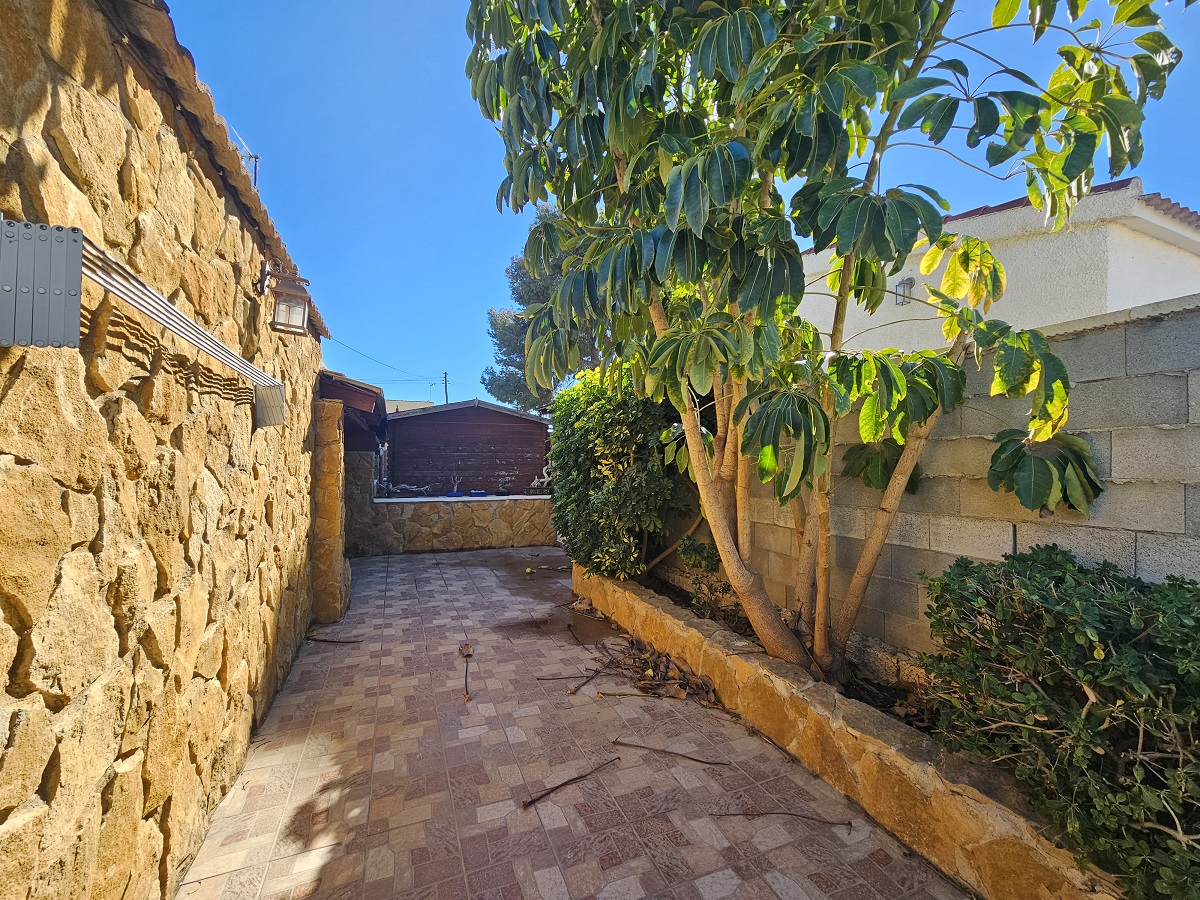 SUPERBE VILLA JUMELÉE AVEC PISCINE PRIVÉE SUR LES BALCONS, TORREVIEJA