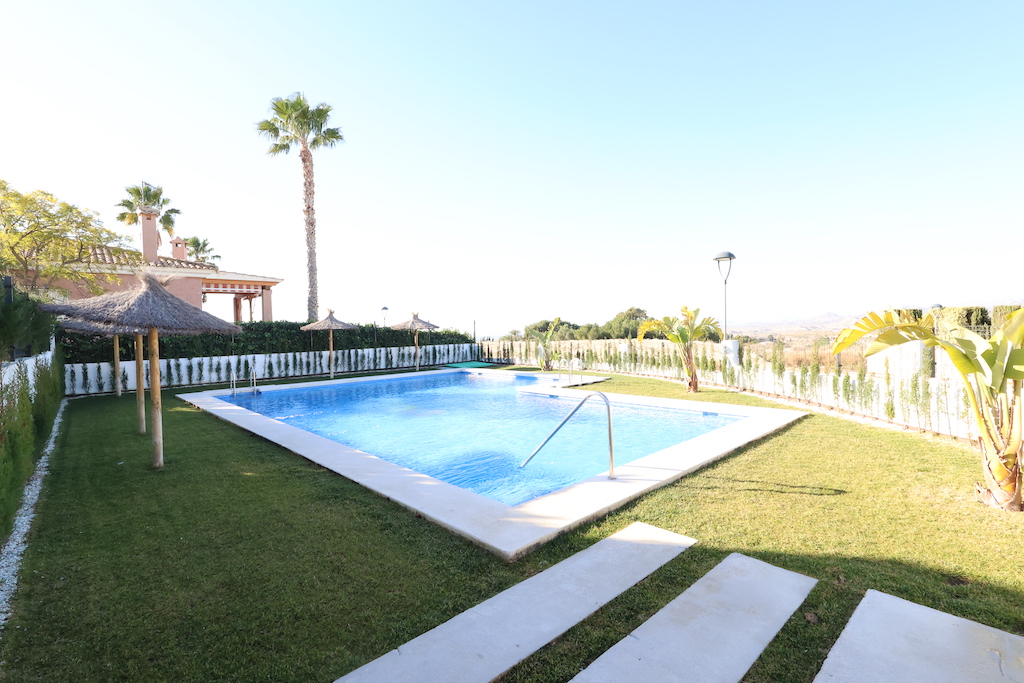 VILLA JUMELÉE MODERNE AVEC VUE PANORAMIQUE À BUSOT