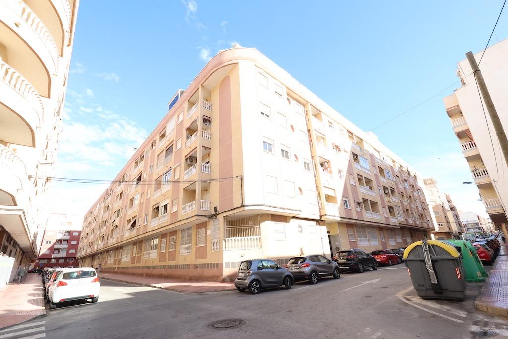 PENTHOUSE AVEC TERRASSE ENSOLEILLÉE À CÔTÉ DU PARC DES NATIONS ET À PROXIMITÉ DE LA PLAGE