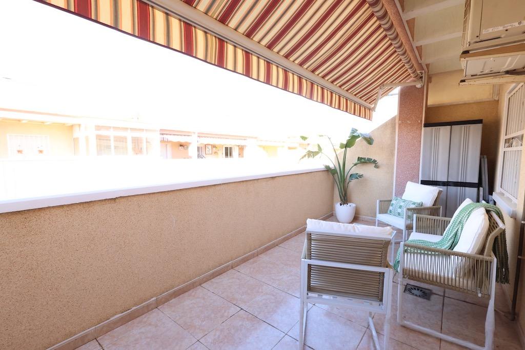 PENTHOUSE AVEC TERRASSE ENSOLEILLÉE À CÔTÉ DU PARC DES NATIONS ET À PROXIMITÉ DE LA PLAGE