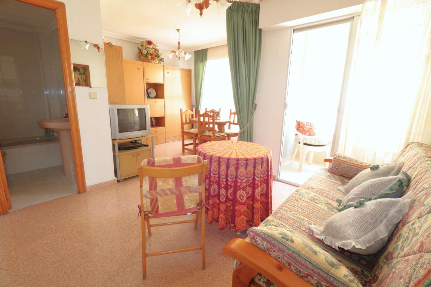 APPARTEMENT PRÈS DE LA PLAGE D’ACEQUIÓN À TORREVIEJA, LUMINEUX ET ENTIÈREMENT ÉQUIPÉ