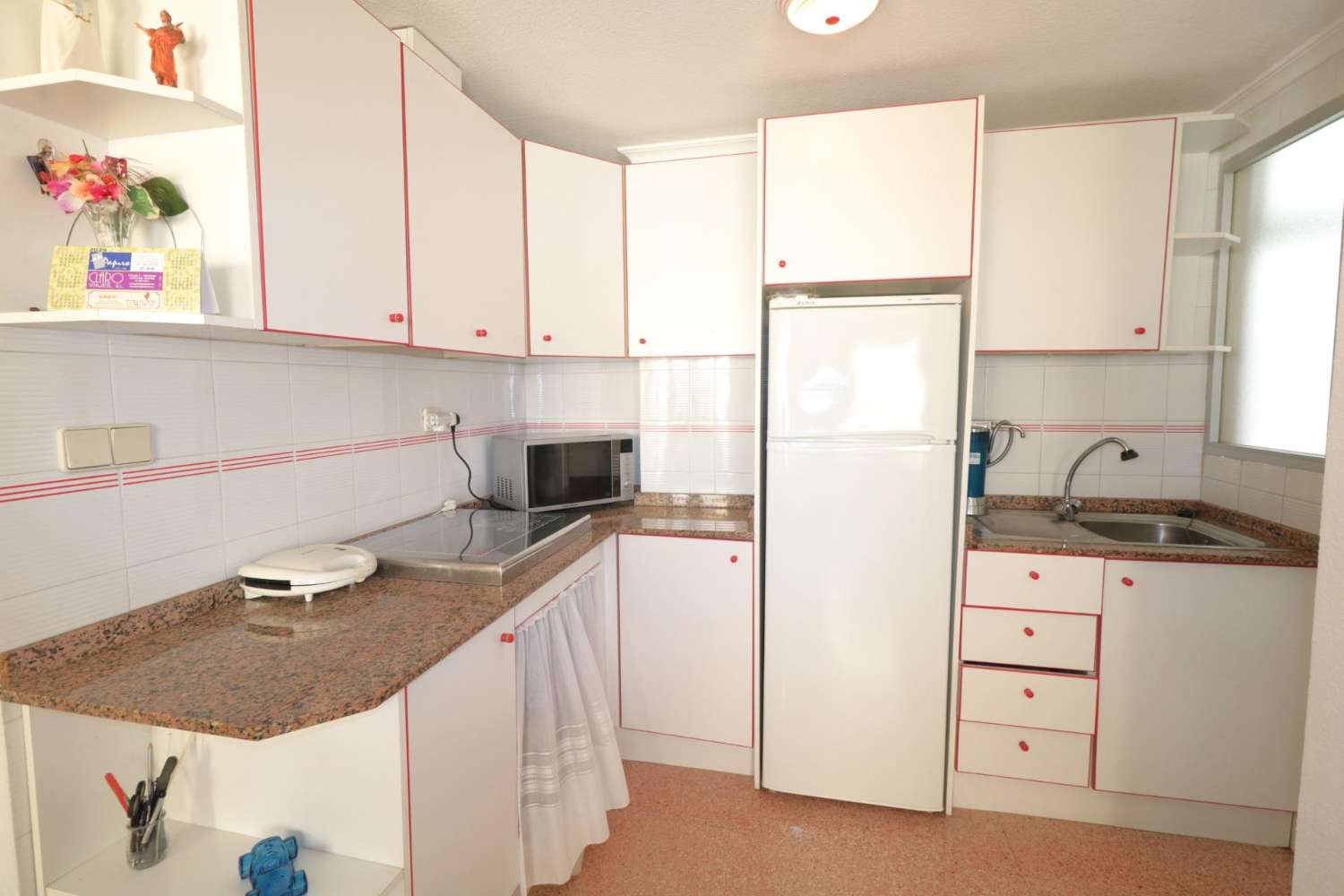 APPARTEMENT PRÈS DE LA PLAGE D’ACEQUIÓN À TORREVIEJA, LUMINEUX ET ENTIÈREMENT ÉQUIPÉ