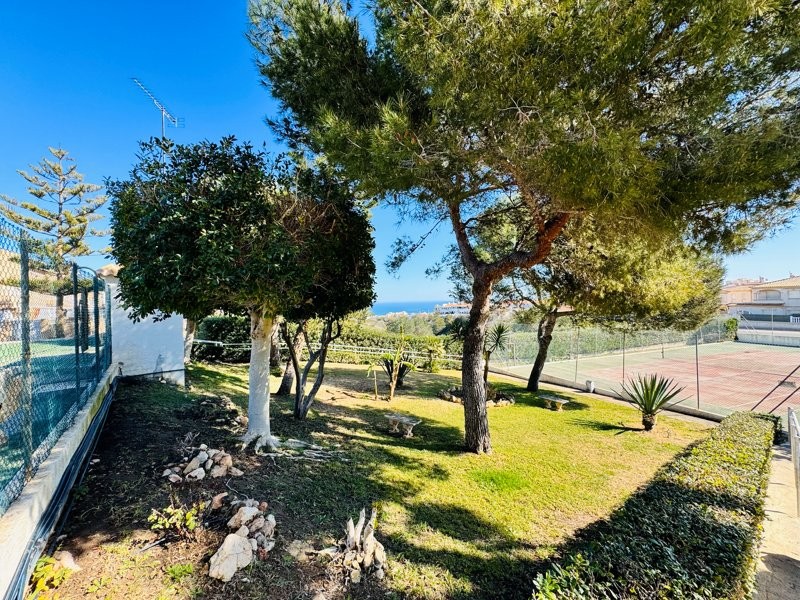 CORNER DUPLEX BUNGALOW WITH SEA VIEWS, TWO TERRACES AND EXCELLENT COMMUNAL AREAS IN TORREBLANCA – LA MATA