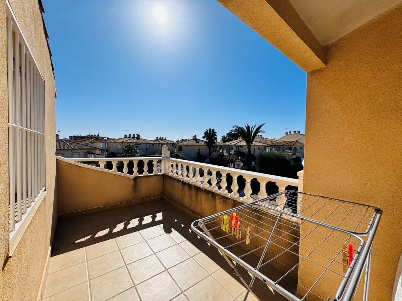 ECK-DUPLEX-BUNGALOW MIT MEERBLICK, ZWEI TERRASSEN UND AUSGEZEICHNETEN GEMEINSCHAFTSBEREICHEN IN TORREBLANCA – LA MATA