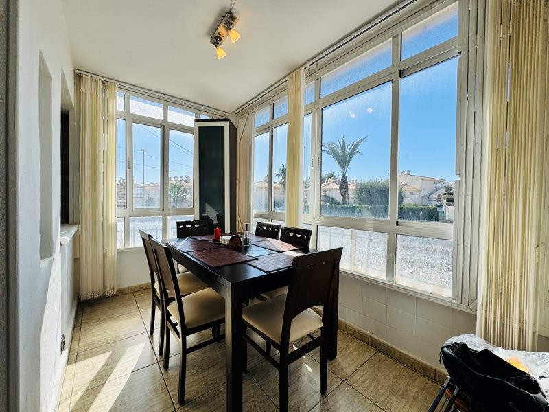 ECK-DUPLEX-BUNGALOW MIT MEERBLICK, ZWEI TERRASSEN UND AUSGEZEICHNETEN GEMEINSCHAFTSBEREICHEN IN TORREBLANCA – LA MATA