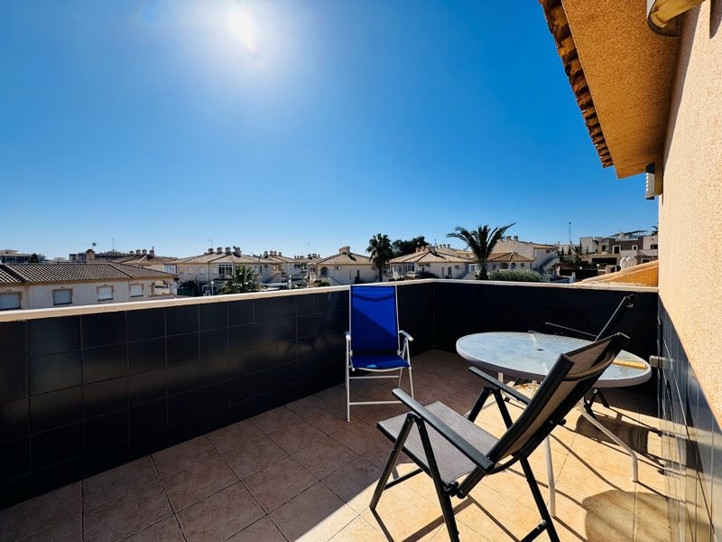 HÖRN DUPLEX BUNGALOW MED HAVSUTSIKT, TVÅ TERRASSER OCH UTMÄRKTA GEMENSAMMA UTRYMMEN I TORREBLANCA - LA MATA