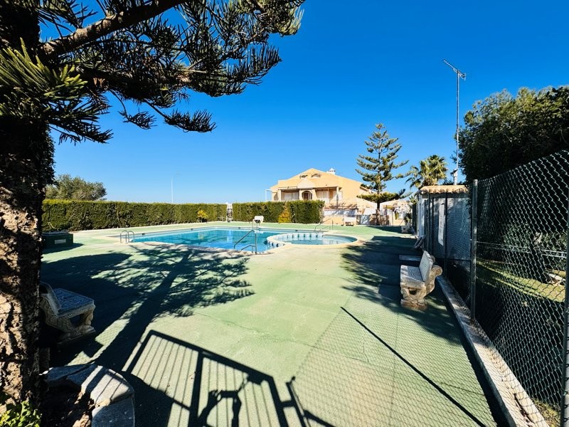 HÖRN DUPLEX BUNGALOW MED HAVSUTSIKT, TVÅ TERRASSER OCH UTMÄRKTA GEMENSAMMA UTRYMMEN I TORREBLANCA - LA MATA