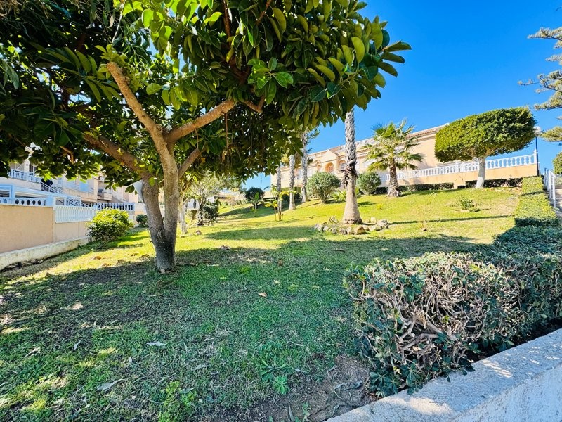 CORNER DUPLEX BUNGALOW WITH SEA VIEWS, TWO TERRACES AND EXCELLENT COMMUNAL AREAS IN TORREBLANCA – LA MATA