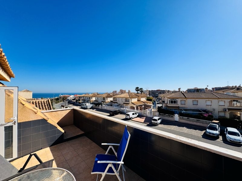 HÖRN DUPLEX BUNGALOW MED HAVSUTSIKT, TVÅ TERRASSER OCH UTMÄRKTA GEMENSAMMA UTRYMMEN I TORREBLANCA - LA MATA