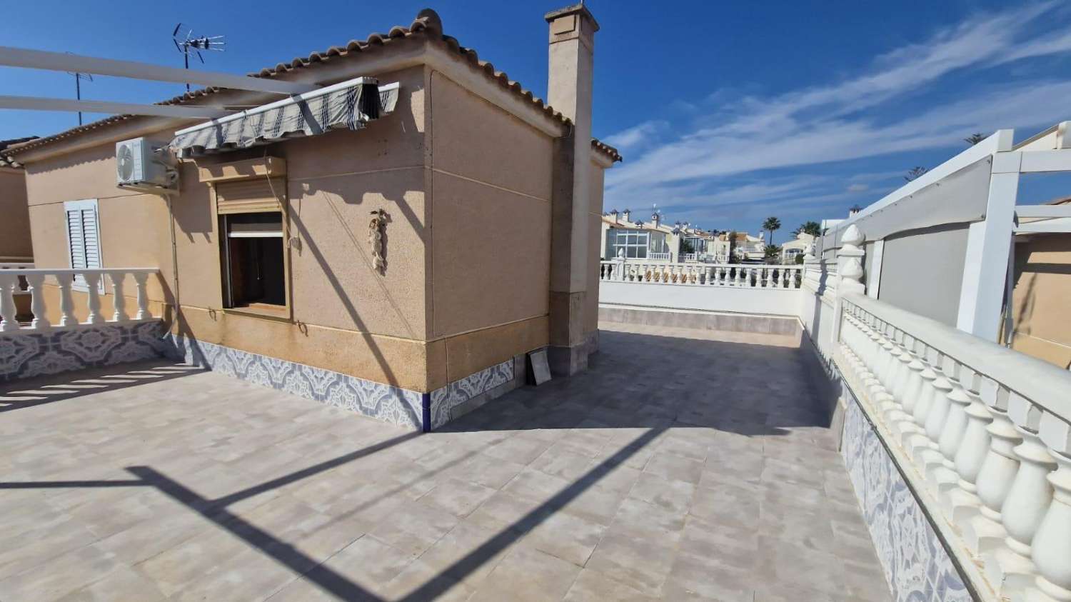 BELLE MAISON JUMELÉE DANS RÉSIDENTIEL AVEC PISCINE, À PROXIMITÉ DES MEILLEURES PLAGES