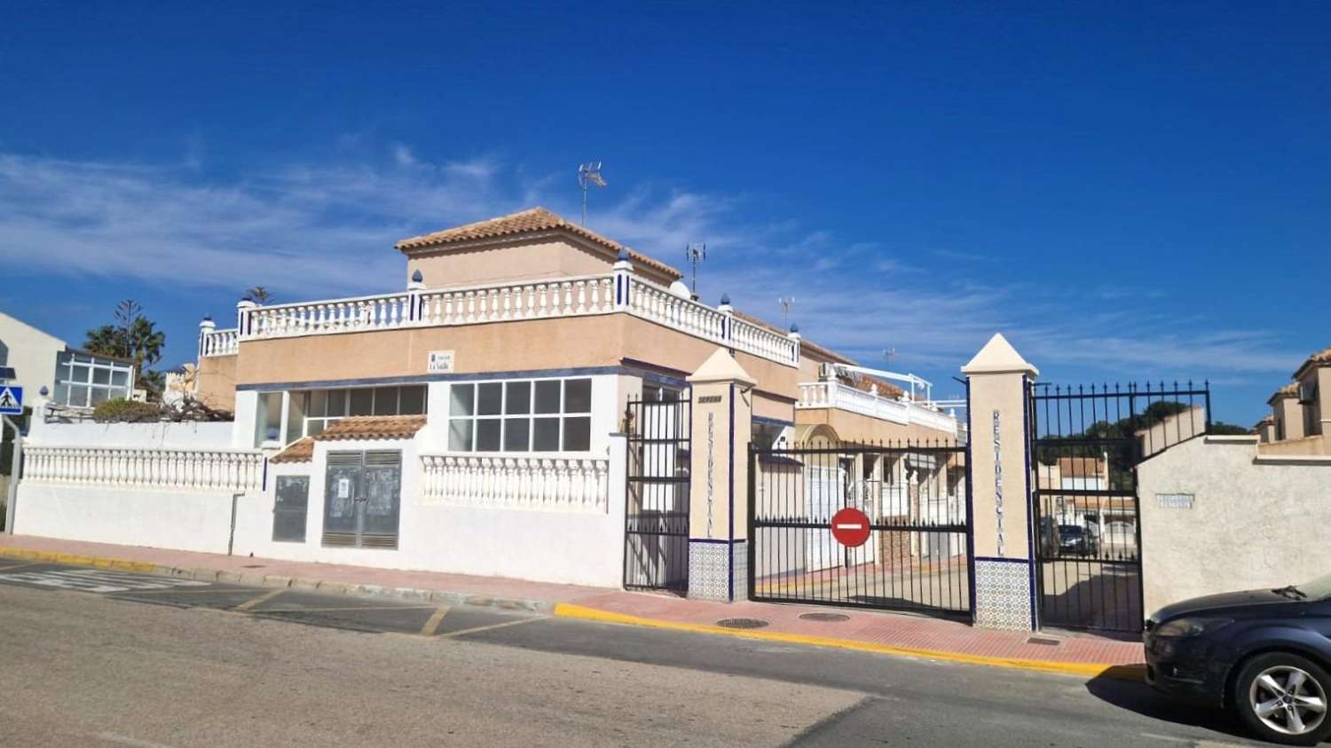 BELLE MAISON JUMELÉE DANS RÉSIDENTIEL AVEC PISCINE, À PROXIMITÉ DES MEILLEURES PLAGES