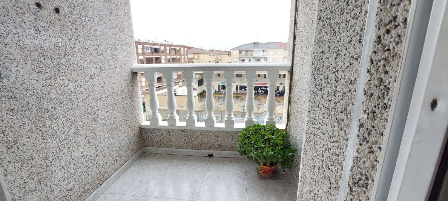 BRIGHT AND FURNISHED APARTMENT IN FRONT OF THE BUS STATION!