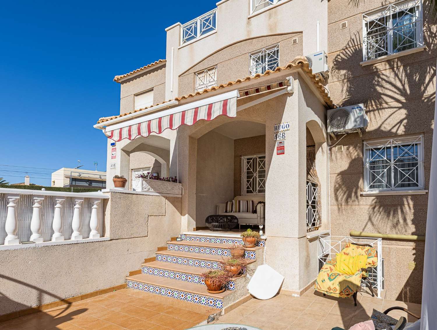 UNIQUE OPPORTUNITY: TOWNHOUSE WITH SEA VIEWS, BASEMENT AND POOL