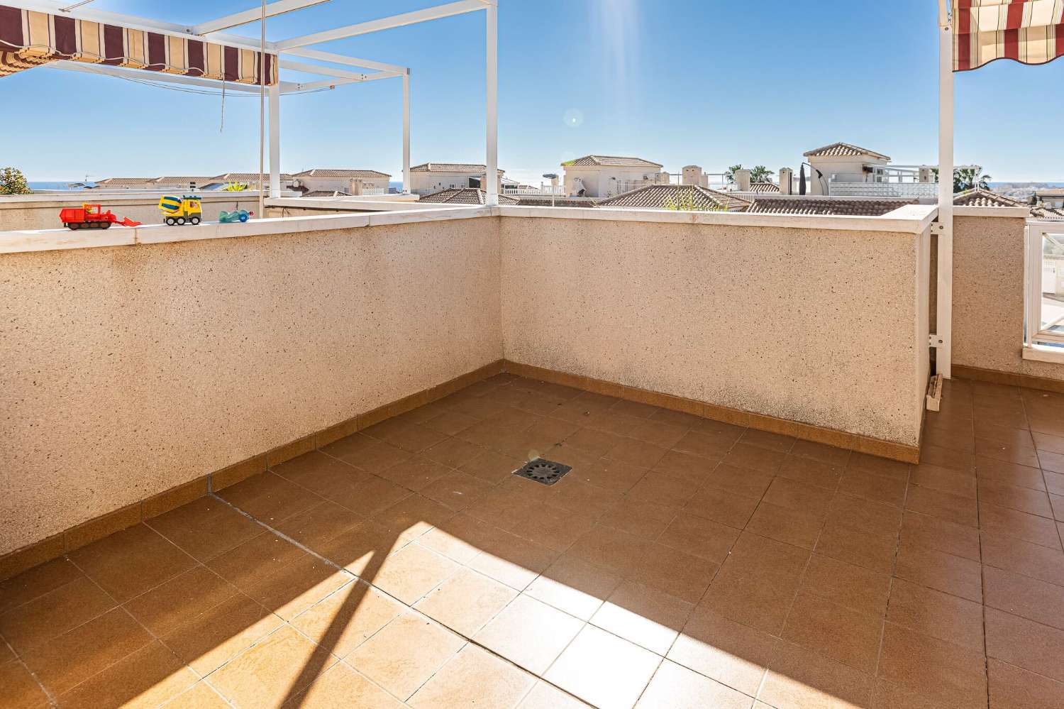 UNIQUE OPPORTUNITY: TOWNHOUSE WITH SEA VIEWS, BASEMENT AND POOL