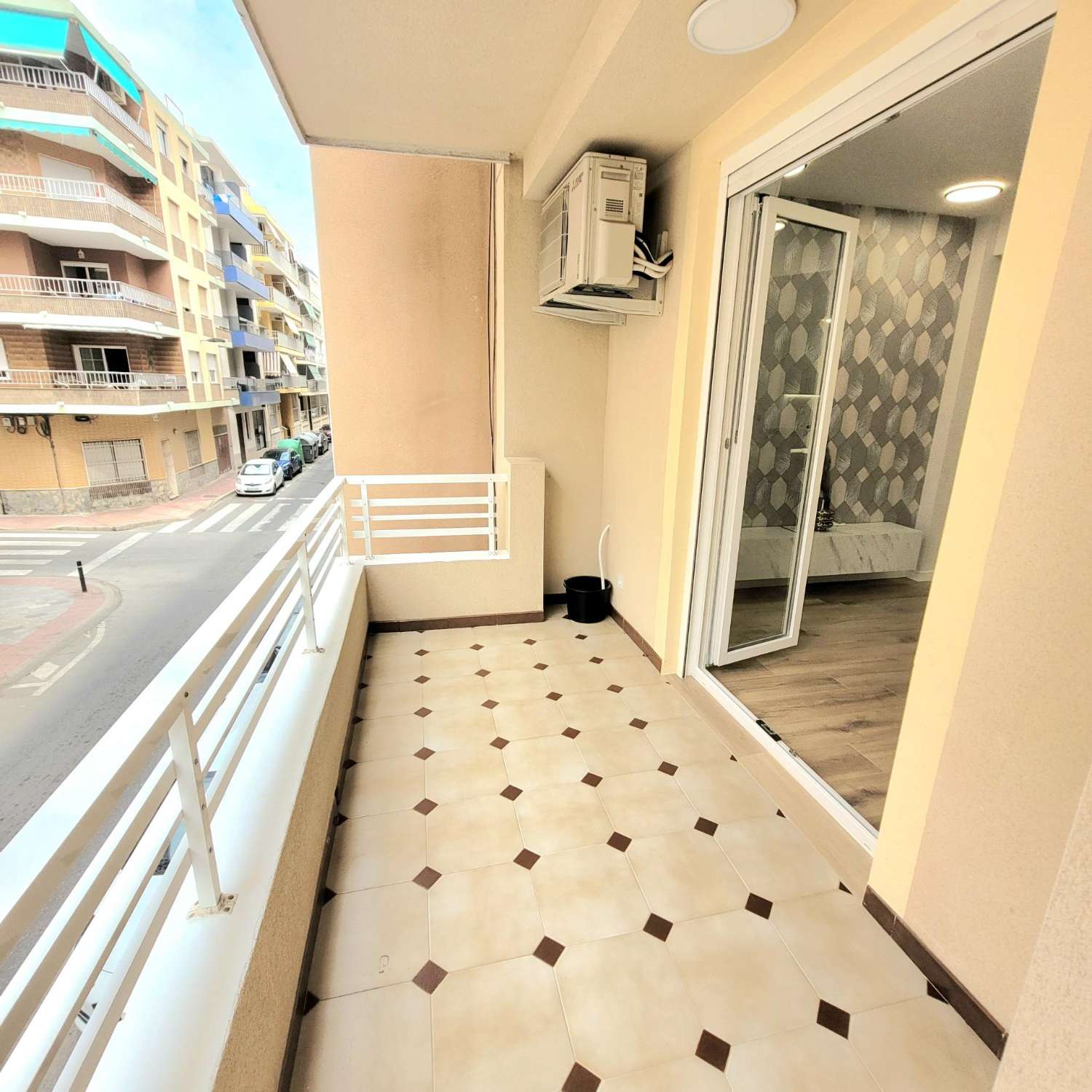 GERENOVEERD APPARTEMENT OP 150 METER VAN PLAYA DEL CURA – RUIM EN LICHT