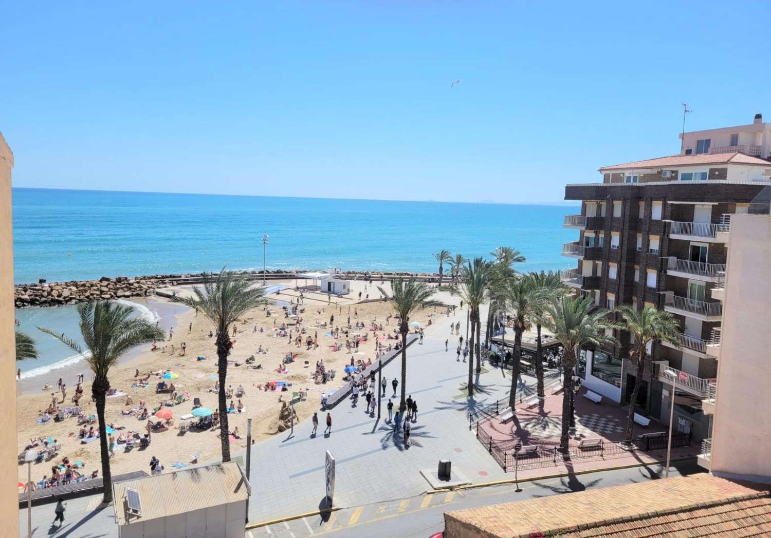 GERENOVEERD APPARTEMENT OP 150 METER VAN PLAYA DEL CURA – RUIM EN LICHT