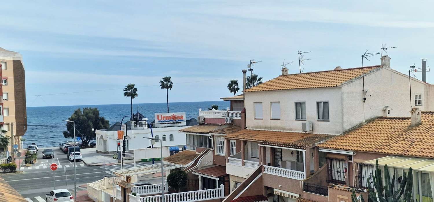 ATEMBERAUBENDE PENTHOUSE-WOHNUNG MIT GROSSER TERRASSE UND PANORAMABLICK AUF DAS MEER