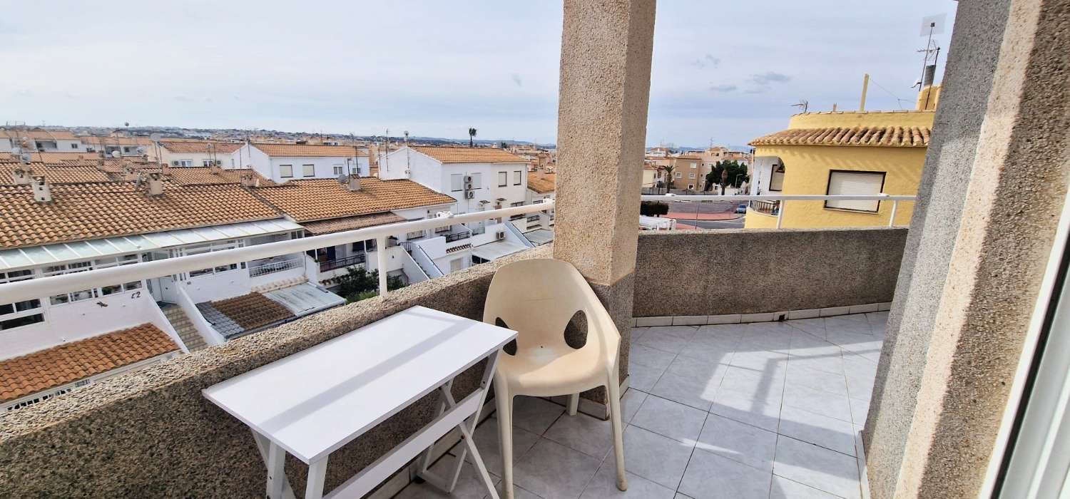 IMPRESIONANTE APARTAMENTO ATICO CON GRAN TERRAZA Y VISTAS PANORÁMICAS AL MAR