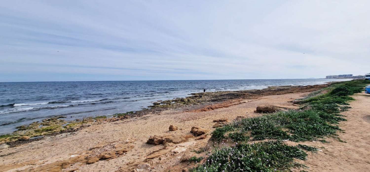 FANTASTISK TAKVÅNING MED STOR TERRASS OCH PANORAMAUTSIKT ÖVER HAVET