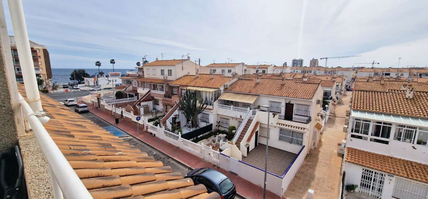 SUPERBE APPARTEMENT PENTHOUSE AVEC GRANDE TERRASSE ET VUE PANORAMIQUE SUR LA MER