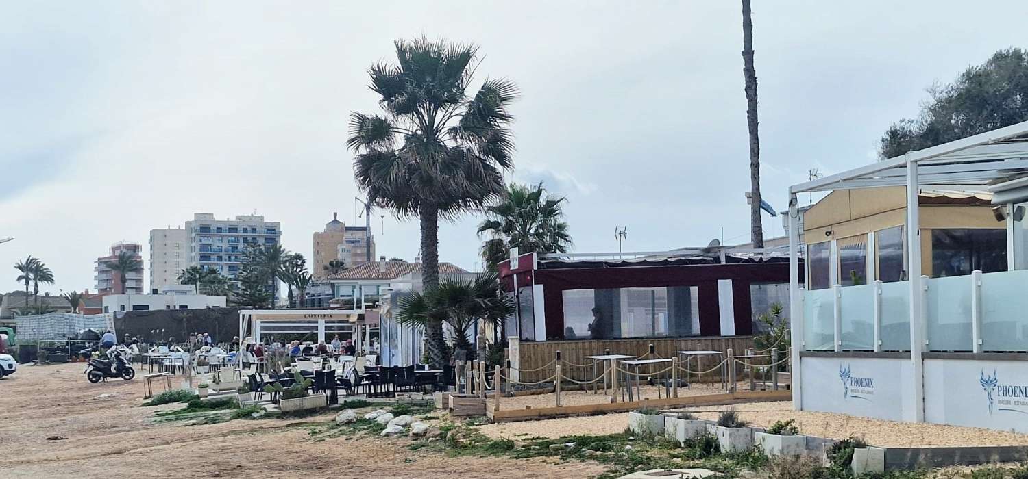 BEDØVELSE PENTHOUSE LEJLIGHED MED STOR TERRASSE OG PANORAMAUDSIGT OVER HAVET